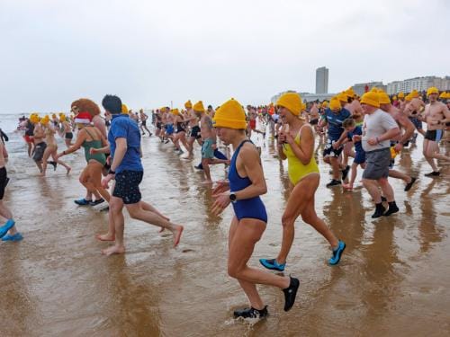 20260103 - Oostende - West-Vlaanderen: Sfeerbeeld - Nieuwjaarsduik - Kw© Foto Kurt bvba0475 / 75 39 89051 / 72 67 39info@fotokurt.bewww.fotokurt.be