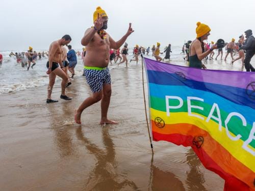 20260103 - Oostende - West-Vlaanderen: Sfeerbeeld - Nieuwjaarsduik - Kw© Foto Kurt bvba0475 / 75 39 89051 / 72 67 39info@fotokurt.bewww.fotokurt.be