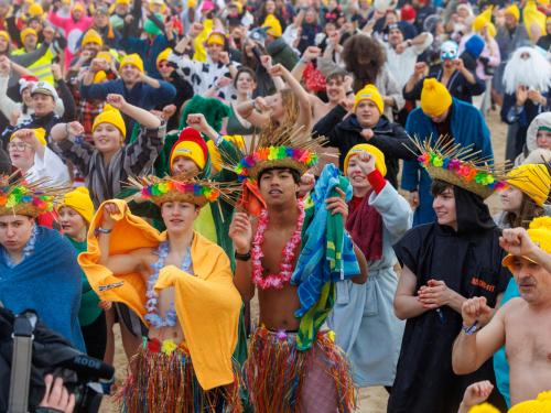 20260103 - Oostende - West-Vlaanderen: Sfeerbeeld - Nieuwjaarsduik - Kw© Foto Kurt bvba0475 / 75 39 89051 / 72 67 39info@fotokurt.bewww.fotokurt.be