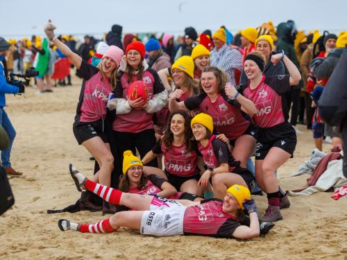 20260103 - Oostende - West-Vlaanderen: Sfeerbeeld - Nieuwjaarsduik - Kw© Foto Kurt bvba0475 / 75 39 89051 / 72 67 39info@fotokurt.bewww.fotokurt.be