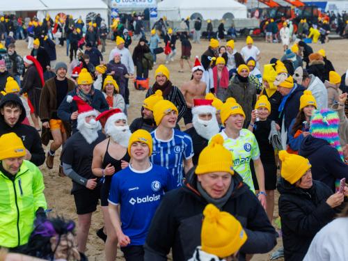 20260103 - Oostende - West-Vlaanderen: Sfeerbeeld - Nieuwjaarsduik - Kw© Foto Kurt bvba0475 / 75 39 89051 / 72 67 39info@fotokurt.bewww.fotokurt.be
