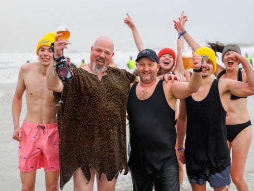 20260103 - Oostende - West-Vlaanderen: Sfeerbeeld - Nieuwjaarsduik - Kw© Foto Kurt bvba0475 / 75 39 89051 / 72 67 39info@fotokurt.bewww.fotokurt.be