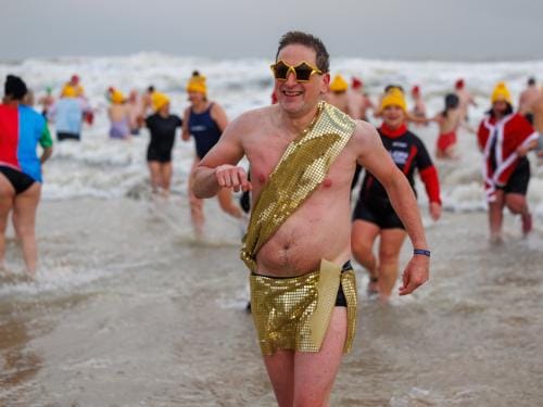 20260103 - Oostende - West-Vlaanderen: Sfeerbeeld - Nieuwjaarsduik - Kw© Foto Kurt bvba0475 / 75 39 89051 / 72 67 39info@fotokurt.bewww.fotokurt.be