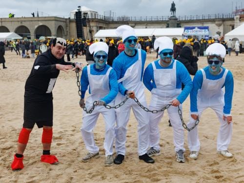 20260103 - Oostende - West-Vlaanderen: Sfeerbeeld - Nieuwjaarsduik - Kw© Foto Kurt bvba0475 / 75 39 89051 / 72 67 39info@fotokurt.bewww.fotokurt.be