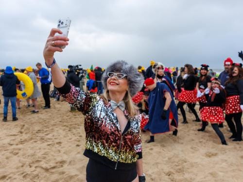 20260103 - Oostende - West-Vlaanderen: Sfeerbeeld - Nieuwjaarsduik - Kw© Foto Kurt bvba0475 / 75 39 89051 / 72 67 39info@fotokurt.bewww.fotokurt.be