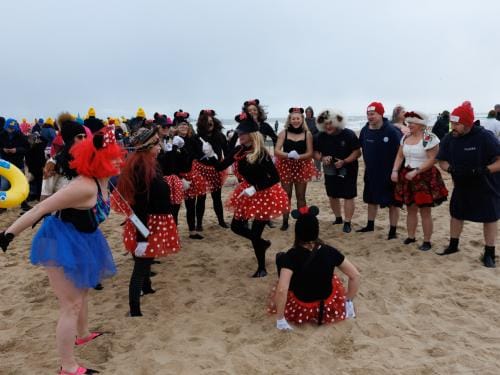 20260103 - Oostende - West-Vlaanderen: Sfeerbeeld - Nieuwjaarsduik - Kw© Foto Kurt bvba0475 / 75 39 89051 / 72 67 39info@fotokurt.bewww.fotokurt.be