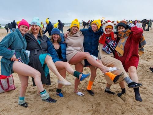 20260103 - Oostende - West-Vlaanderen: Sfeerbeeld - Nieuwjaarsduik - Kw© Foto Kurt bvba0475 / 75 39 89051 / 72 67 39info@fotokurt.bewww.fotokurt.be