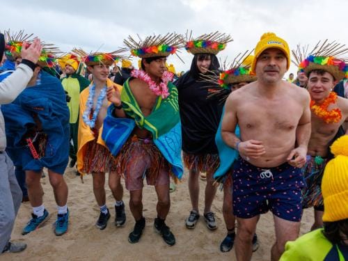 20260103 - Oostende - West-Vlaanderen: Sfeerbeeld - Nieuwjaarsduik - Kw© Foto Kurt bvba0475 / 75 39 89051 / 72 67 39info@fotokurt.bewww.fotokurt.be