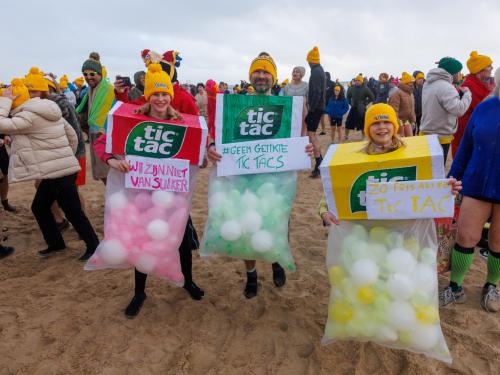 20260103 - Oostende - West-Vlaanderen: Sfeerbeeld - Nieuwjaarsduik - Kw© Foto Kurt bvba0475 / 75 39 89051 / 72 67 39info@fotokurt.bewww.fotokurt.be