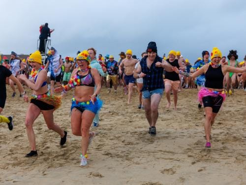 20260103 - Oostende - West-Vlaanderen: Sfeerbeeld - Nieuwjaarsduik - Kw© Foto Kurt bvba0475 / 75 39 89051 / 72 67 39info@fotokurt.bewww.fotokurt.be