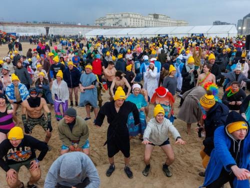 20260103 - Oostende - West-Vlaanderen: Sfeerbeeld - Nieuwjaarsduik - Kw© Foto Kurt bvba0475 / 75 39 89051 / 72 67 39info@fotokurt.bewww.fotokurt.be