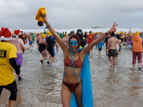 20260103 - Oostende - West-Vlaanderen: Sfeerbeeld - Nieuwjaarsduik - Kw© Foto Kurt bvba0475 / 75 39 89051 / 72 67 39info@fotokurt.bewww.fotokurt.be