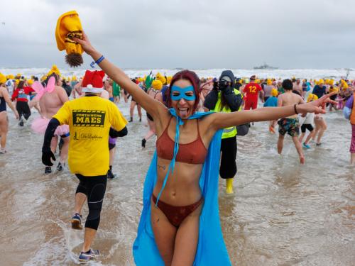 20260103 - Oostende - West-Vlaanderen: Sfeerbeeld - Nieuwjaarsduik - Kw© Foto Kurt bvba0475 / 75 39 89051 / 72 67 39info@fotokurt.bewww.fotokurt.be