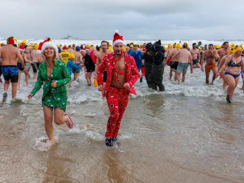 20260103 - Oostende - West-Vlaanderen: Sfeerbeeld - Nieuwjaarsduik - Kw© Foto Kurt bvba0475 / 75 39 89051 / 72 67 39info@fotokurt.bewww.fotokurt.be