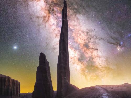 'Starlit Needle' gemaakt in de Badlands in Utah door Spencer Welling.