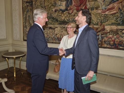 Le Roi Philippe, Olivier Vandecasteele et sa maman, Annie Santy au château de Laeken.