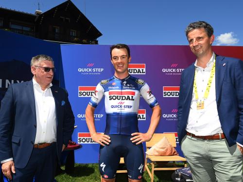 2023: Yves Lampaert stelt het nieuwe truitje van Soudal-Quick-Step voor.