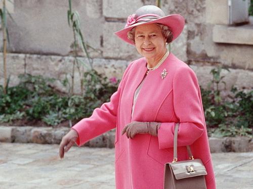 De koningin bezoekt Blois in Frankrijk, 1992. (c) Getty