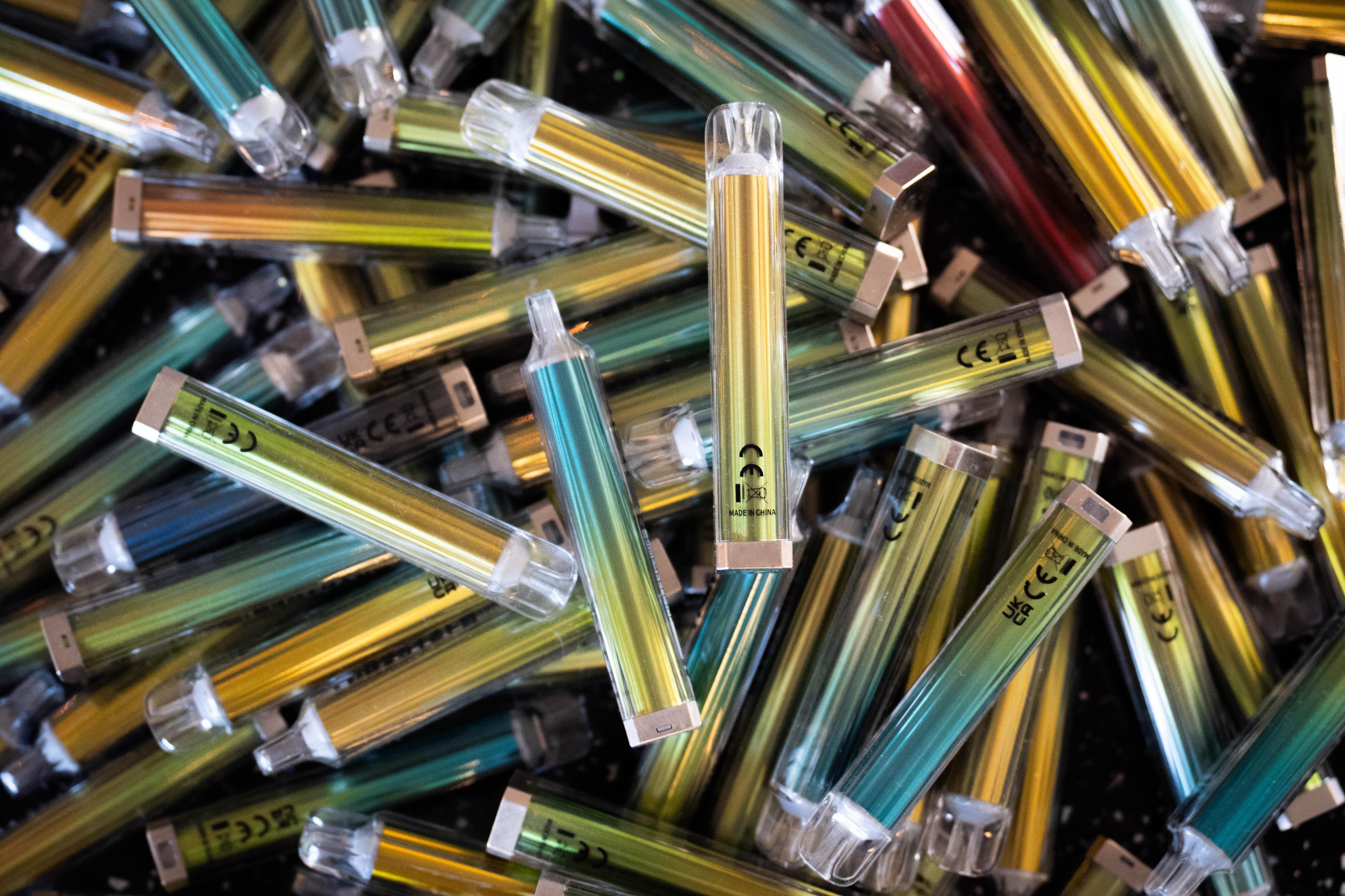 vendre cigarette électronique sur vinted Mon bénéfice? Entre 800 et 1.400 euros par mois»: comment le marché noir  des puffs surfe sur l'interdiction de vente