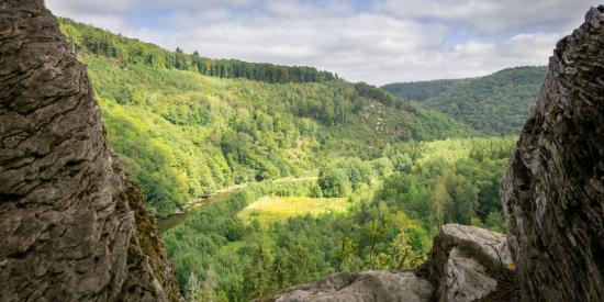 Vue sur la vallée de la Semois depuis Rochehaut.