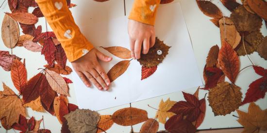 knutselen met herfstbladeren