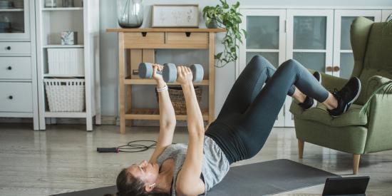 18 exercices à réaliser avec des haltères pour muscler l'ensemble du corps