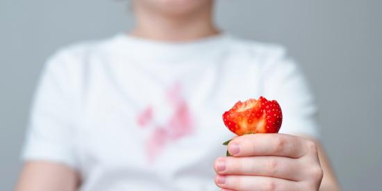 vlekken van zomerfruit