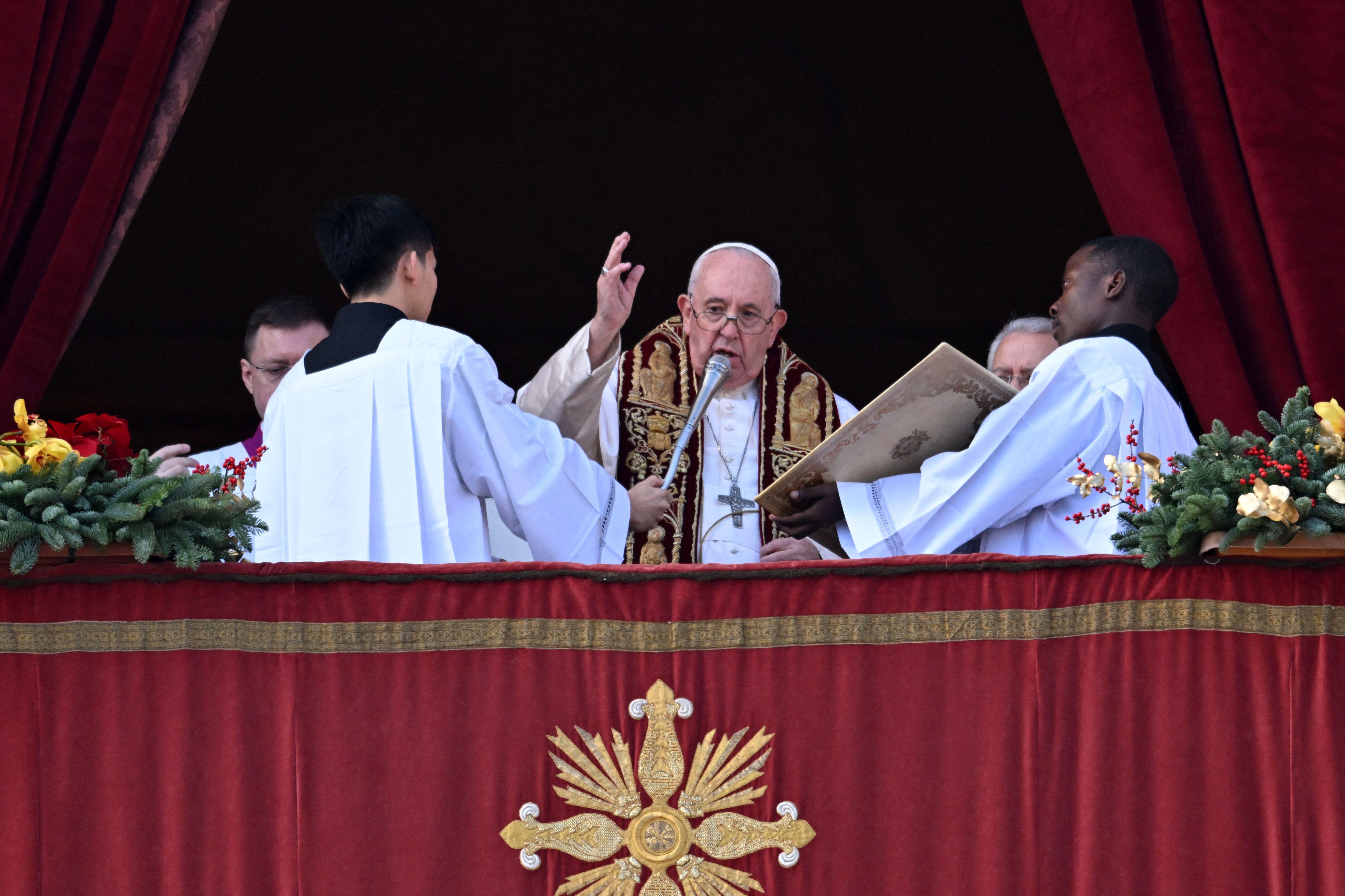 Le Pape Condamne Une "guerre Insensée" Et Appelle à "faire Taire Les Armes"