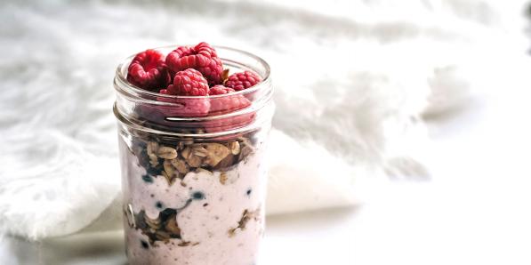 Yaourt bowl aux fruits d'été et granola