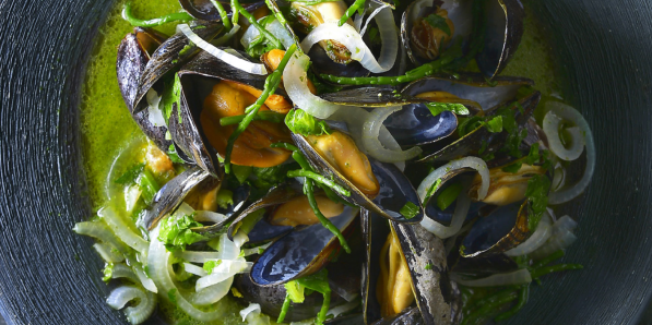 Recette: moules aux salicornes et laitue de mer