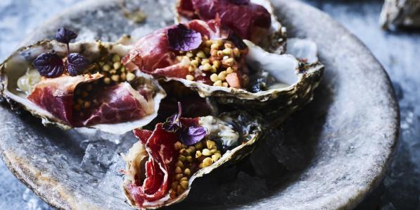 Apéro iodé: huîtres au carpaccio de boeuf et sarrasin rôti