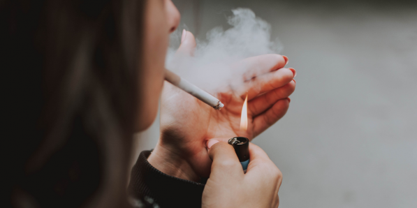 Les femmes, plus dépendantes au tabac? - DR Flair Canva