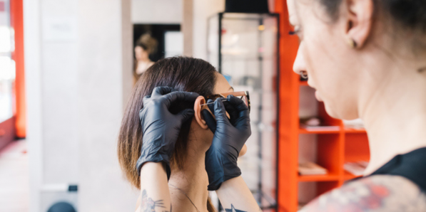 Gare à cet effet secondaire des piercings au cartilage - Getty Images