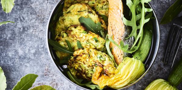 Galettes ou beignets: deux recettes faciles et gourmandes aux courgettes