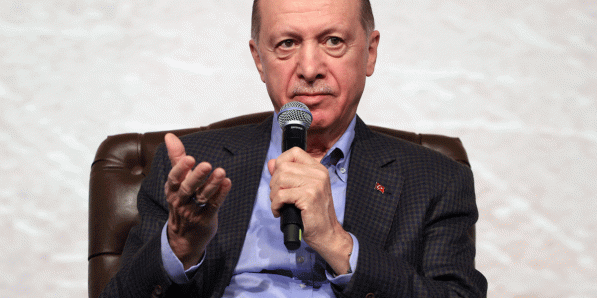 De Turkse president Erdogan tijdens een meeting in Bilecik