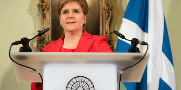 Schotse premier Nicola Sturgeon tijdens persconferentie