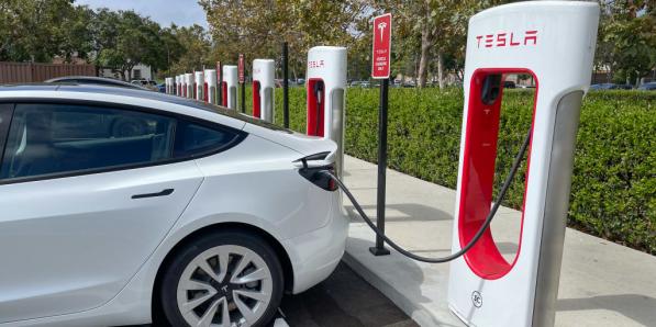 Tesla borne recharge