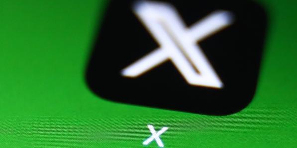 X logo Twitter app