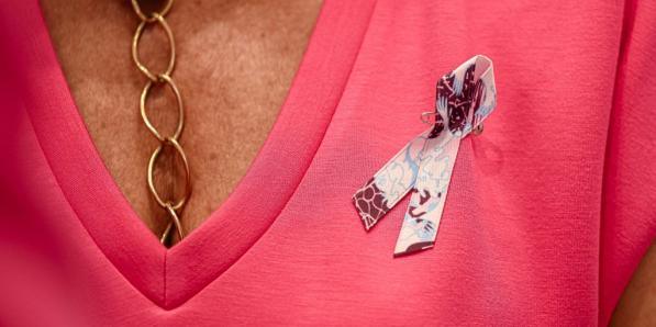 un ruban rose contre le cancer du sein