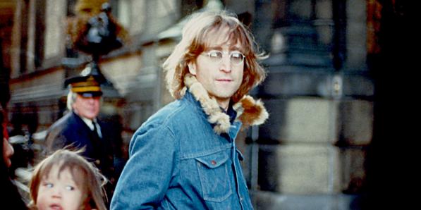 Vente aux enchères balle John Lennon