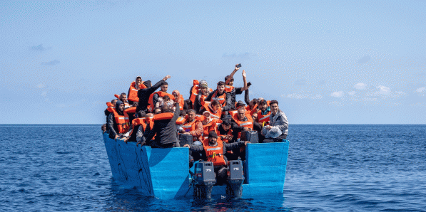 Een bootje op de Middellandse Zee, nabij de Libische kust, in maart.