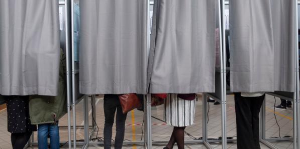 Isoloir d'un bureau de vote