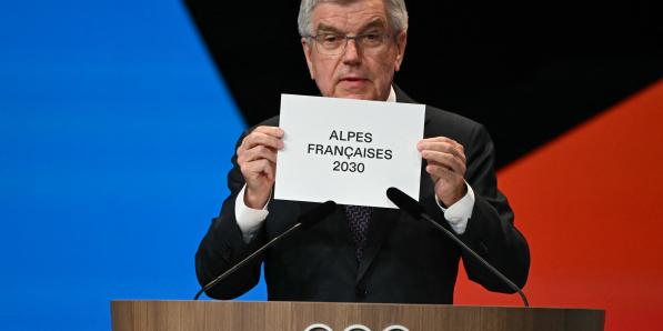 Thomas Bach annonçant la remise de l'organisation des JO d'hiver 2030 aux Alpes françaises