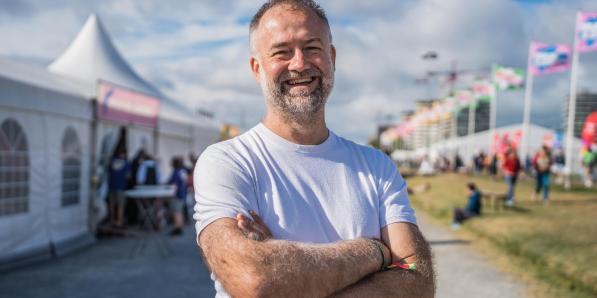 Dirk De Block, tête de liste PTB à Molenbeek, espère être le premier bourgmestre communiste de Belgique.