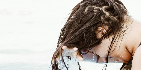 Astuce rinçage cheveux - Unsplash