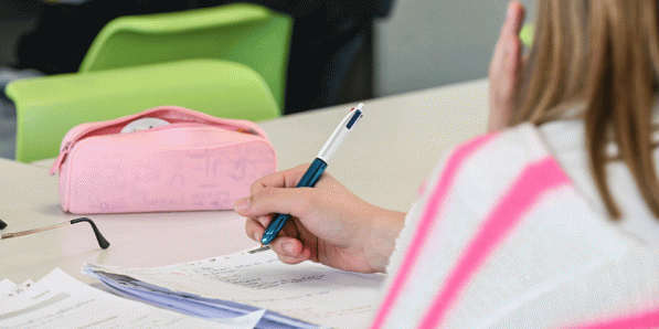 Ook het aantal openstaande vacatures voor schooldirecties en opvangpersoneel nam toe.