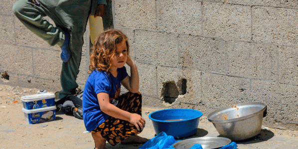 Wachten op de voedselbedeling in Gaza op woensdag.