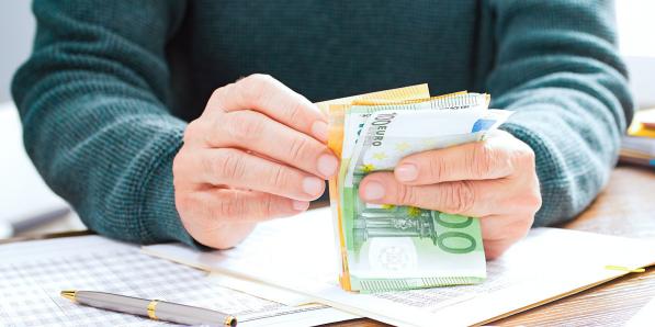 Geld handen cash