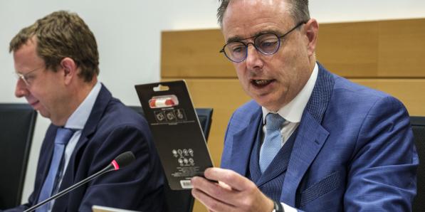 Kevin Spiritus: ‘Waar de regering geld kan vinden? In Vlaanderen zit best nog vet op de soep.’ Philippe Destatte: ‘Ook Wallonië heeft nog marge, hoor.’