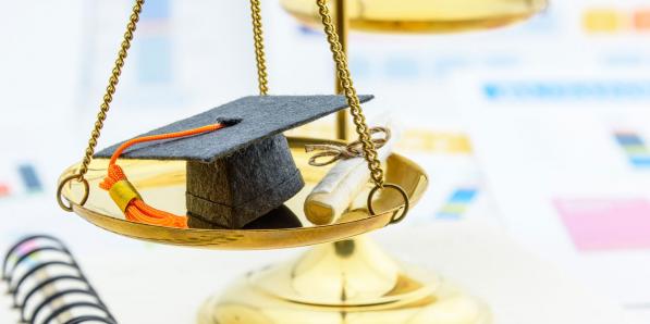 Hoed weegschaal diploma